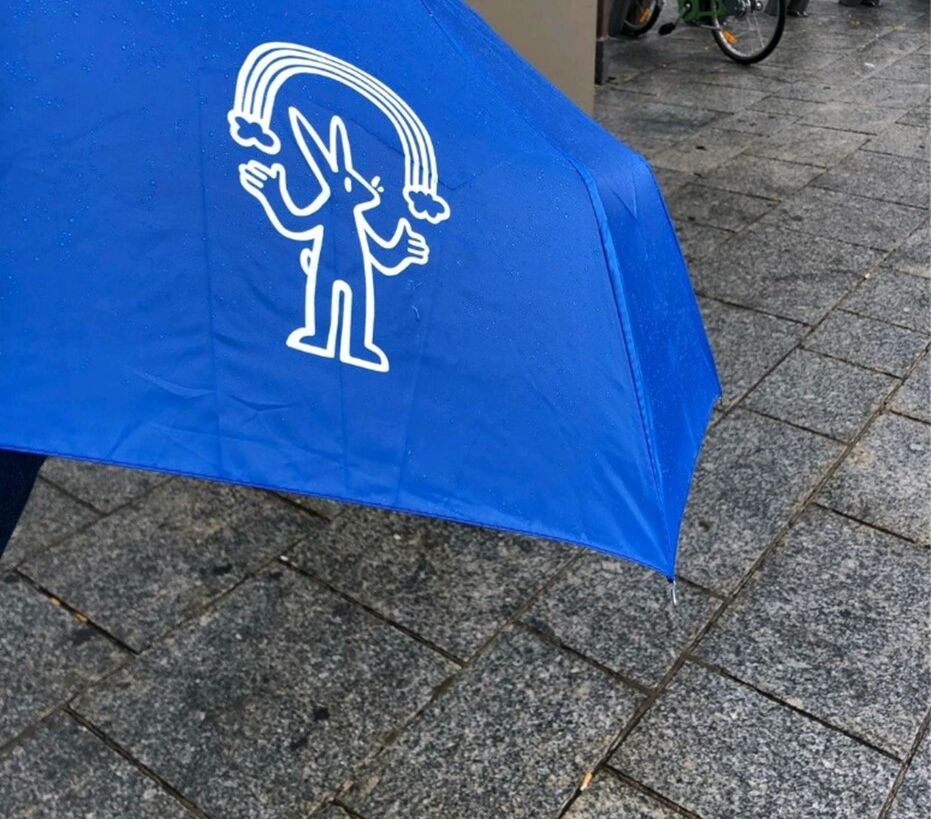 Visuel Est-il vrai que la RATP propose un service de prêt de parapluie à ses voyageurs ?