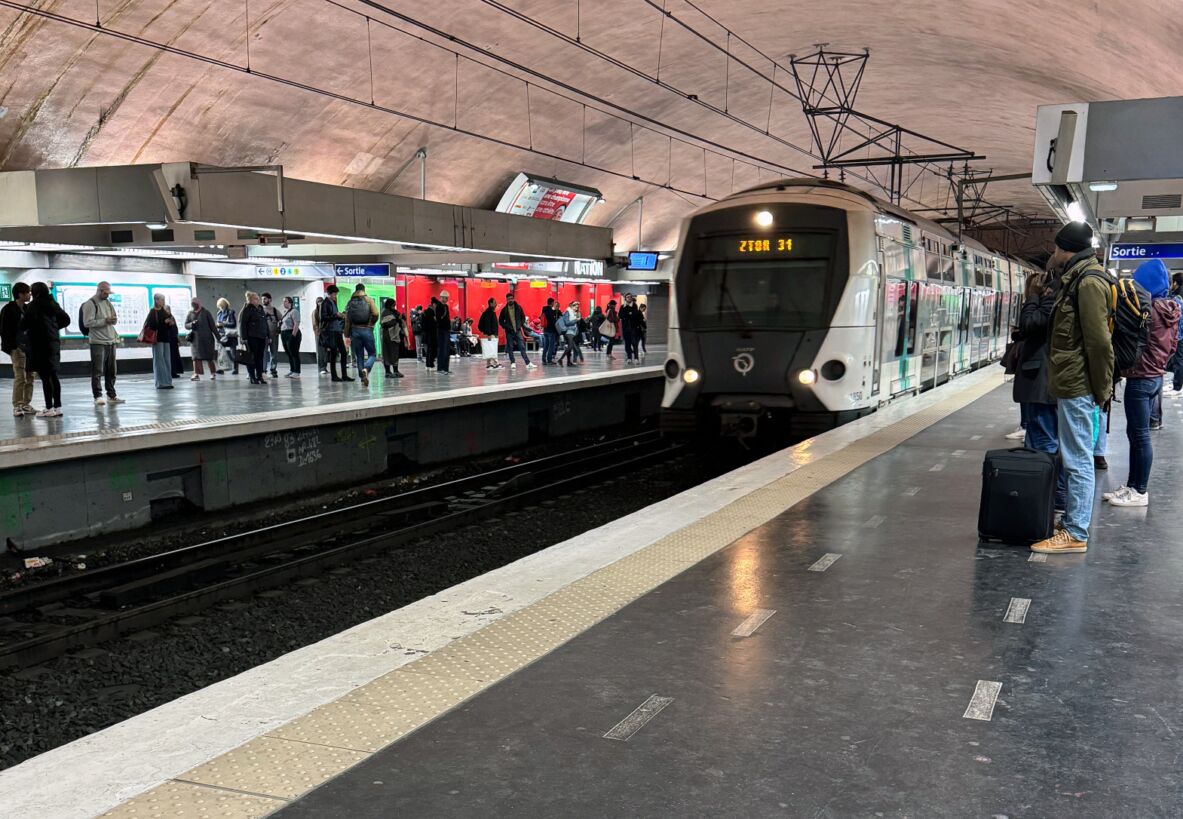 Visuel Que signifient les acronymes sur les façades des RER A ?