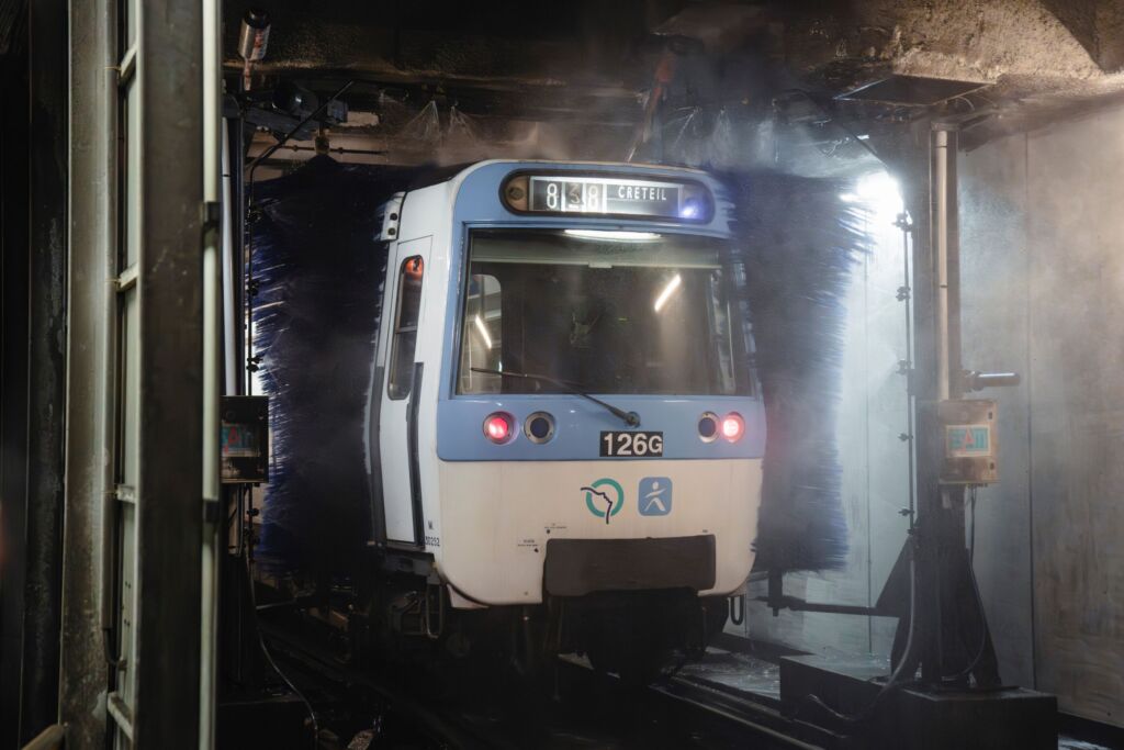 Comment s'effectue le nettoyage des métros à la RATP ? - Askip'