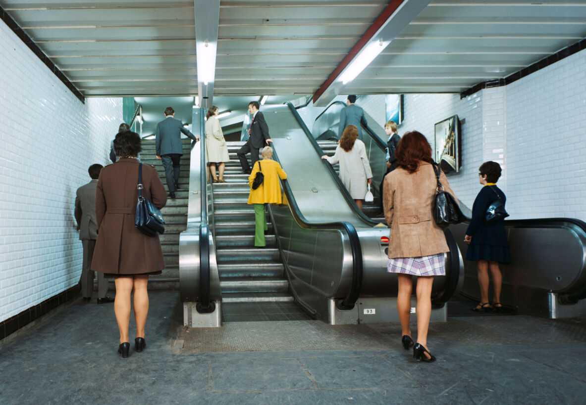 Visuel D’où vient l’habitude de se tenir à droite de l’escalator ?