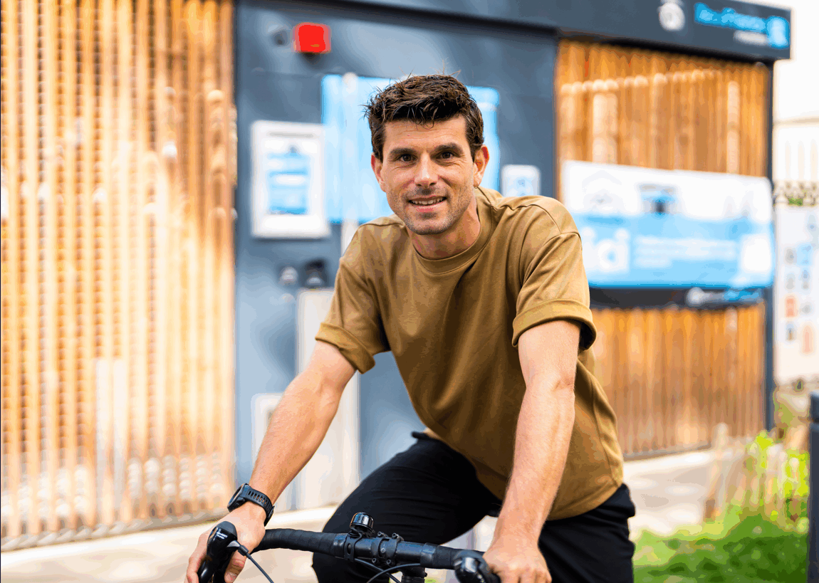Visuel 3 questions à Dione Cordier, chargé de projet déploiement des parkings vélos (DMO / BU RSF)
