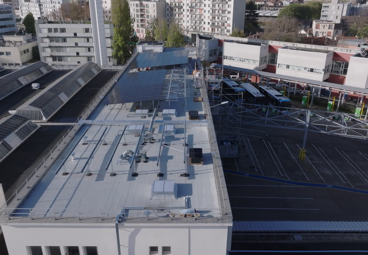 Visuel Pourquoi la RATP installe-t-elle des centrales solaires sur les toitures des centres bus ?