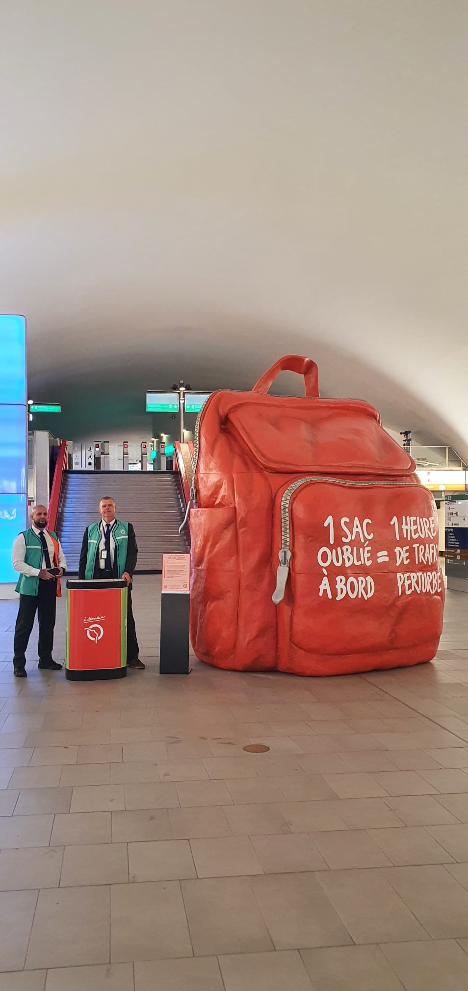 Visuel Quel est ce sac géant aperçu dans les espaces de la gare d’Auber ?